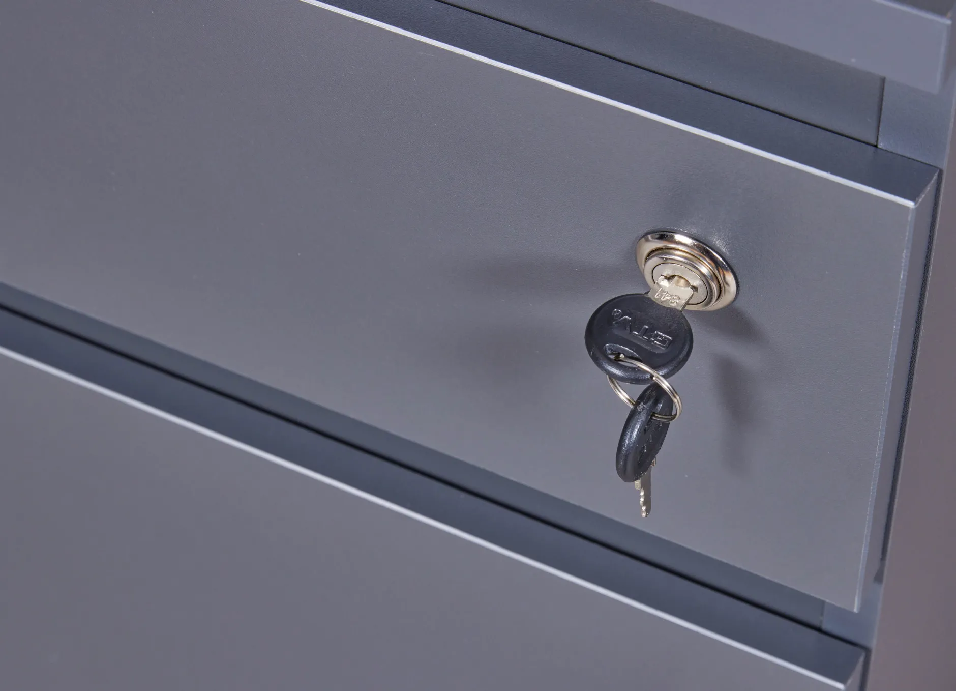 Aktenschrank File Guard | 44 x 51,3 x 76,9 cm | Spanplattenholz | Farbe: Anthrazit