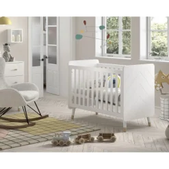 Babyzimmer-Set Billy - Zweitüriger Kleiderschrank, Kommode, Wickeltisch & Babybett - MDF/Weiß