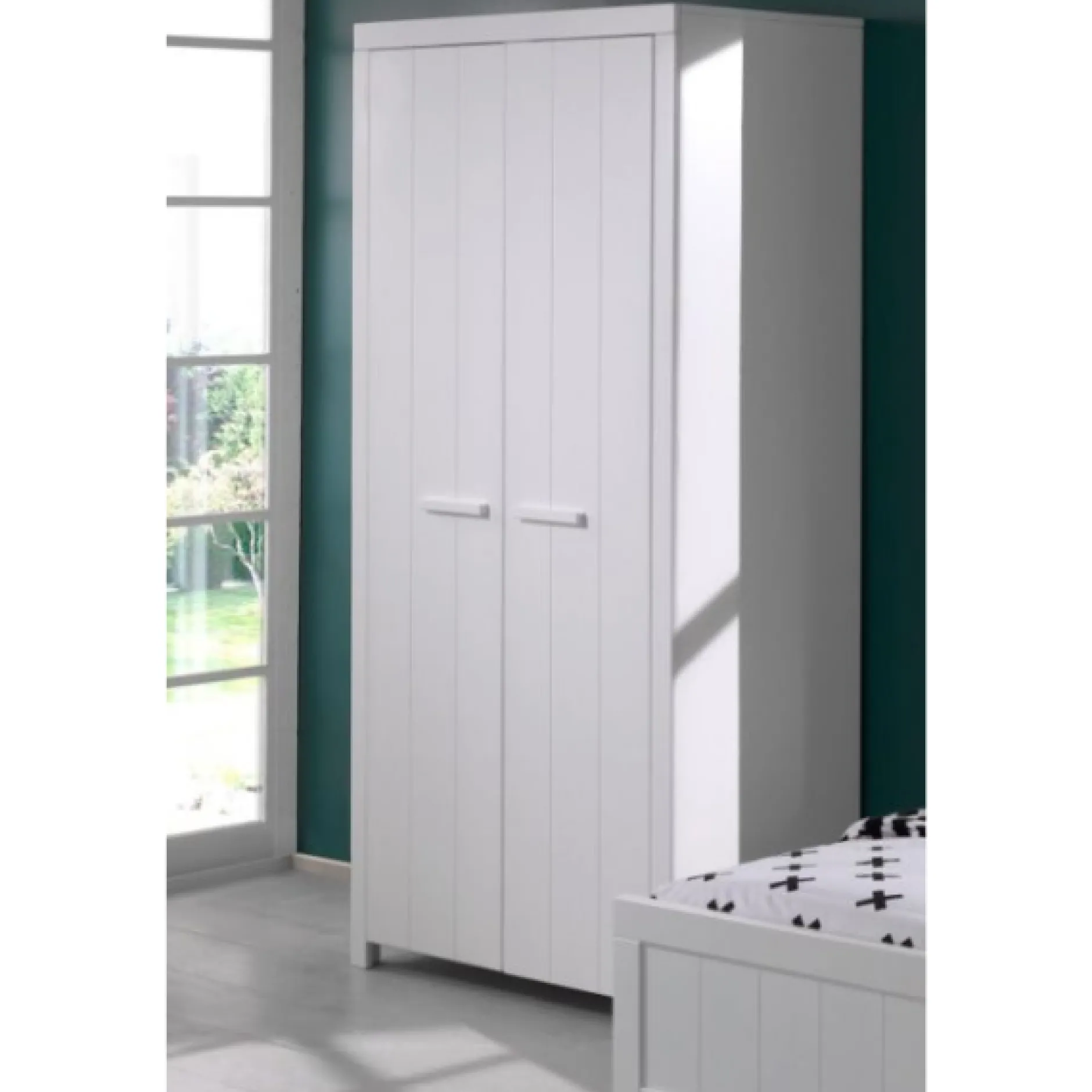 Babyzimmer-Set Erik - Dreitüriger Kleiderschrank, Kommode, Wickeltisch & Kinderbett - MDF/Weiß