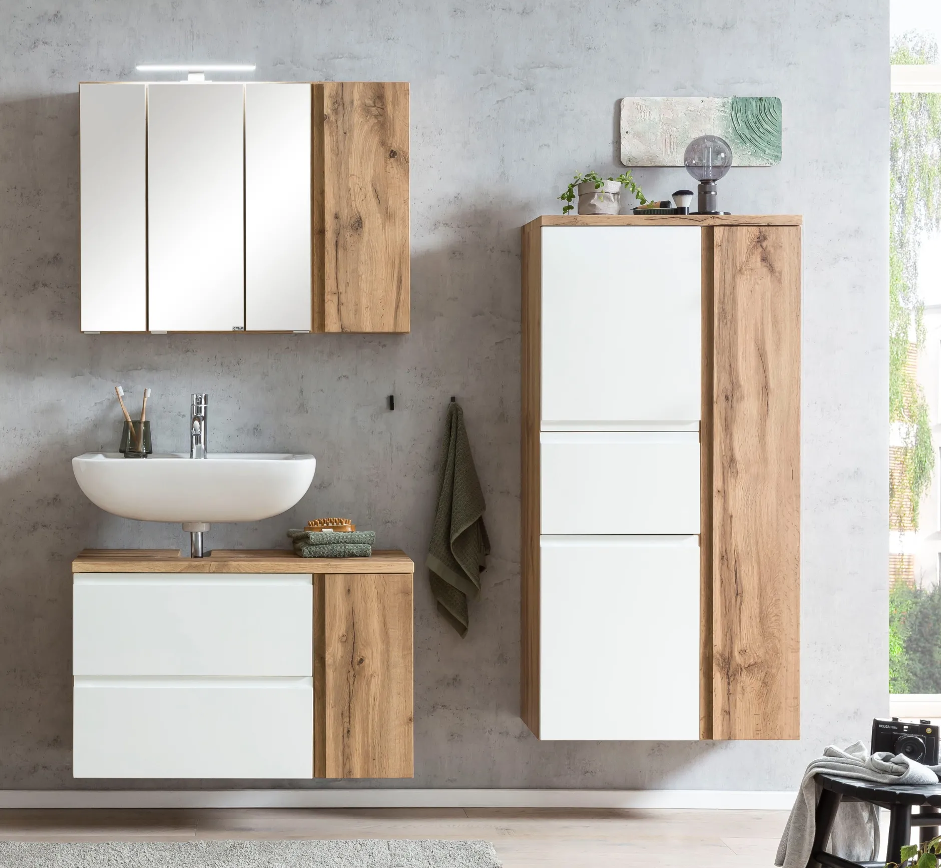 Badezimmerset Varese | Waschtisch und Spiegelschrank mit Beleuchtung | Wotan Eiche weißes Design