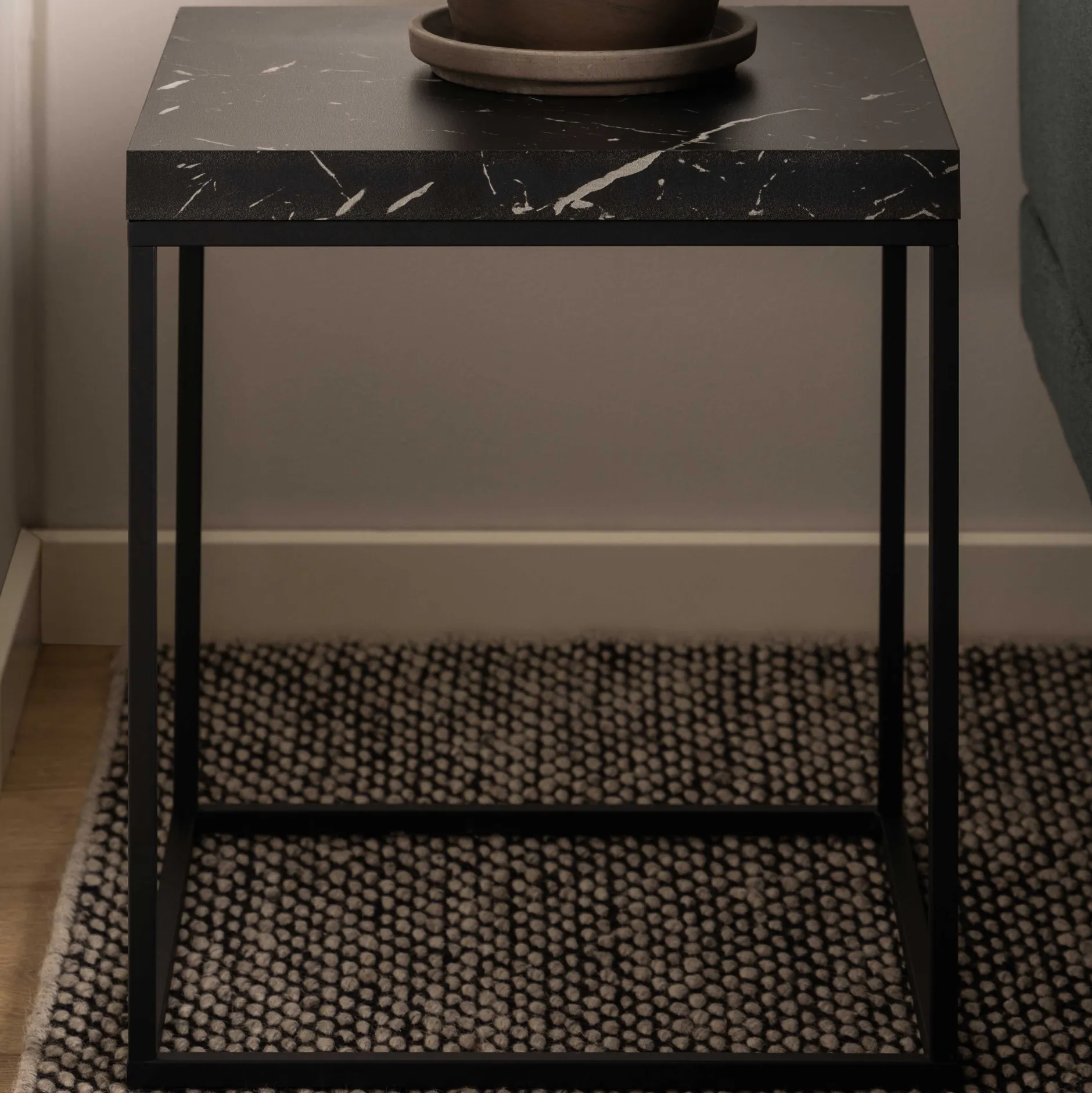 Barossa Couchtisch - 40x40x45cm - schwarzer Marmor