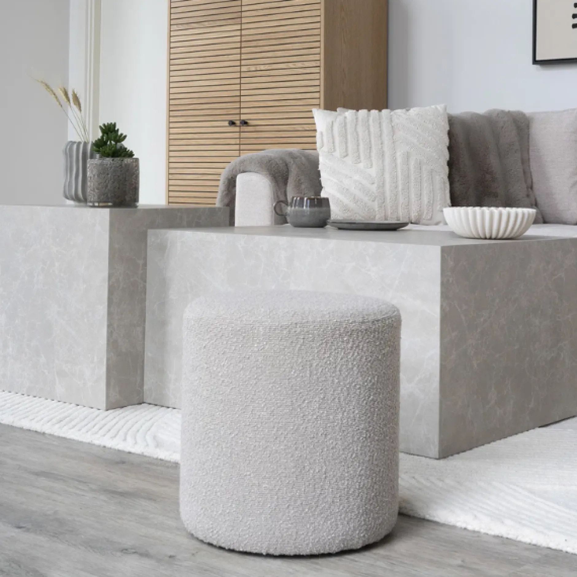 Beige Bouclé Pouf: Ø34x36 cm