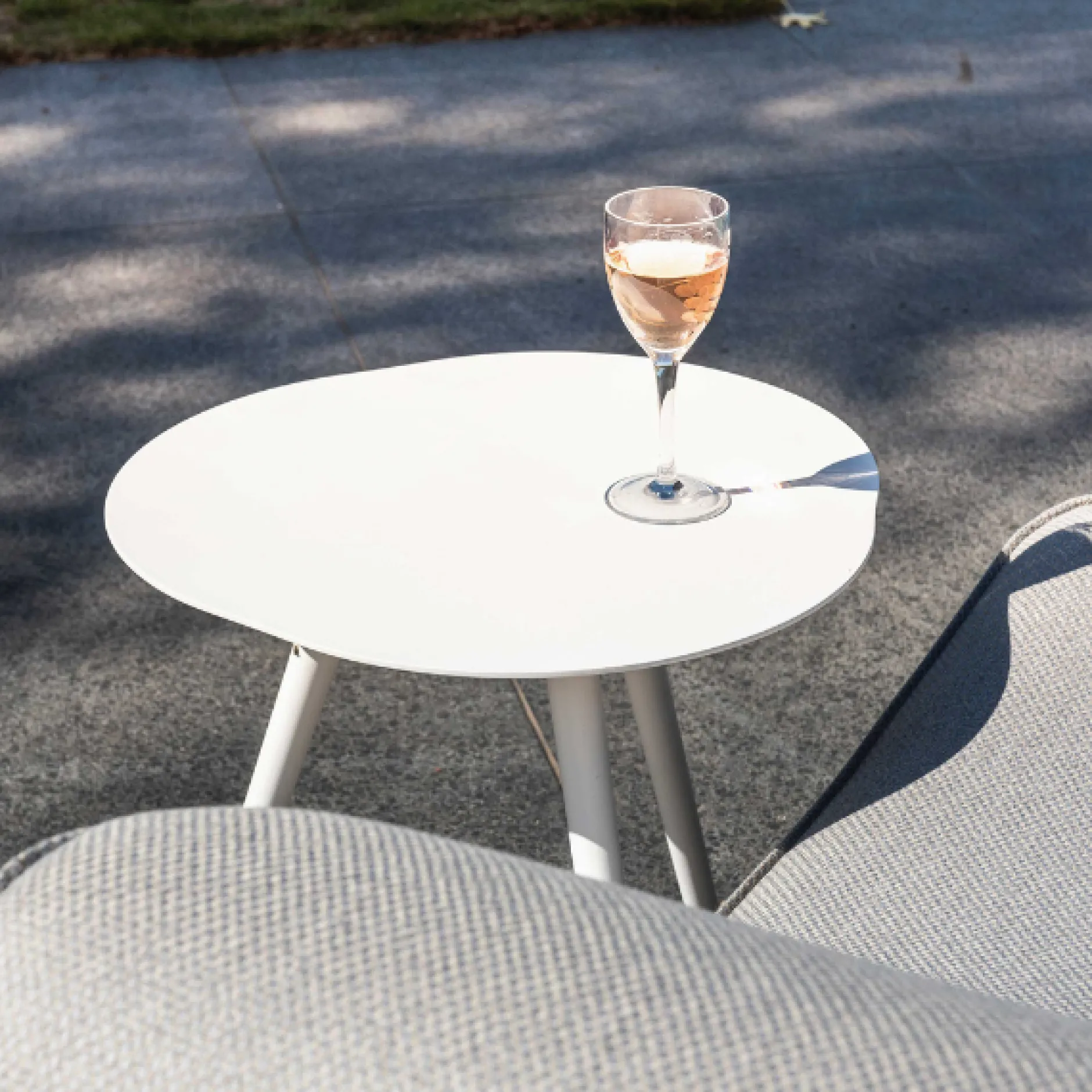 Beistelltisch Burnie Gescova - Aluminium Weiß 48x48 cm