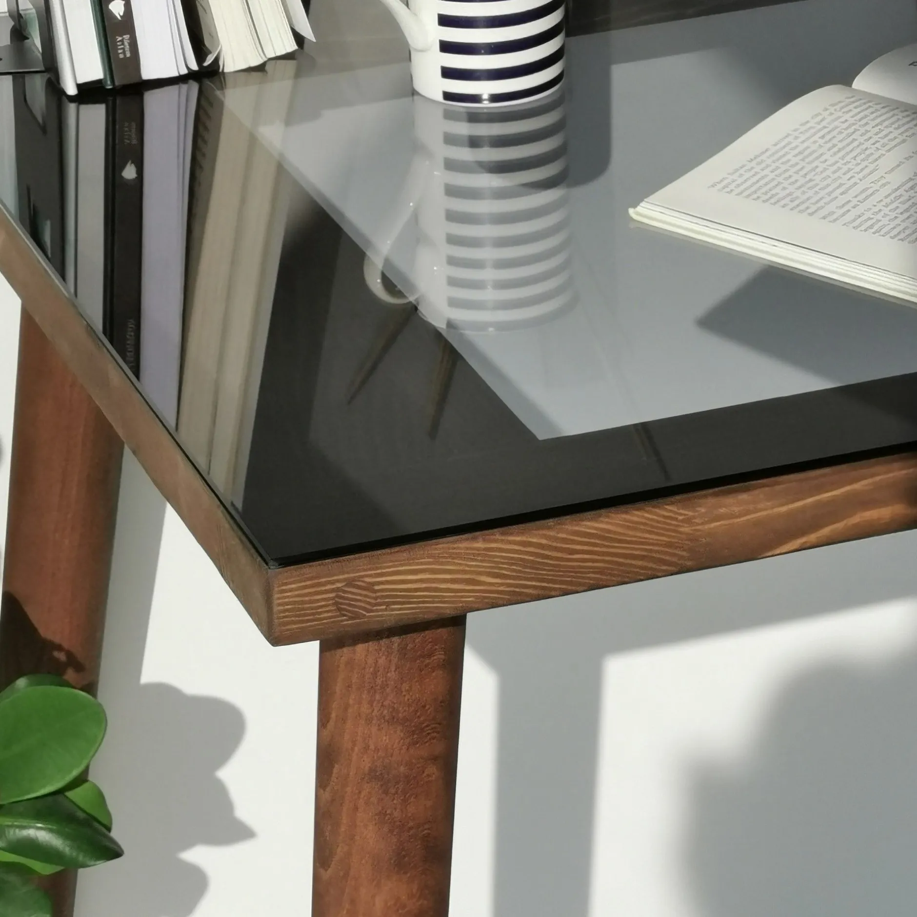 Cozy Schreibtisch | Korpus aus Buchenholz | Walnuss