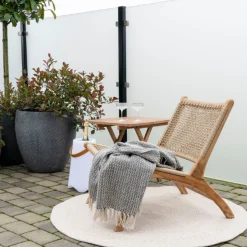 Derby Stuhl: Natürliches Poly-Rattan mit Teakholzbeinen