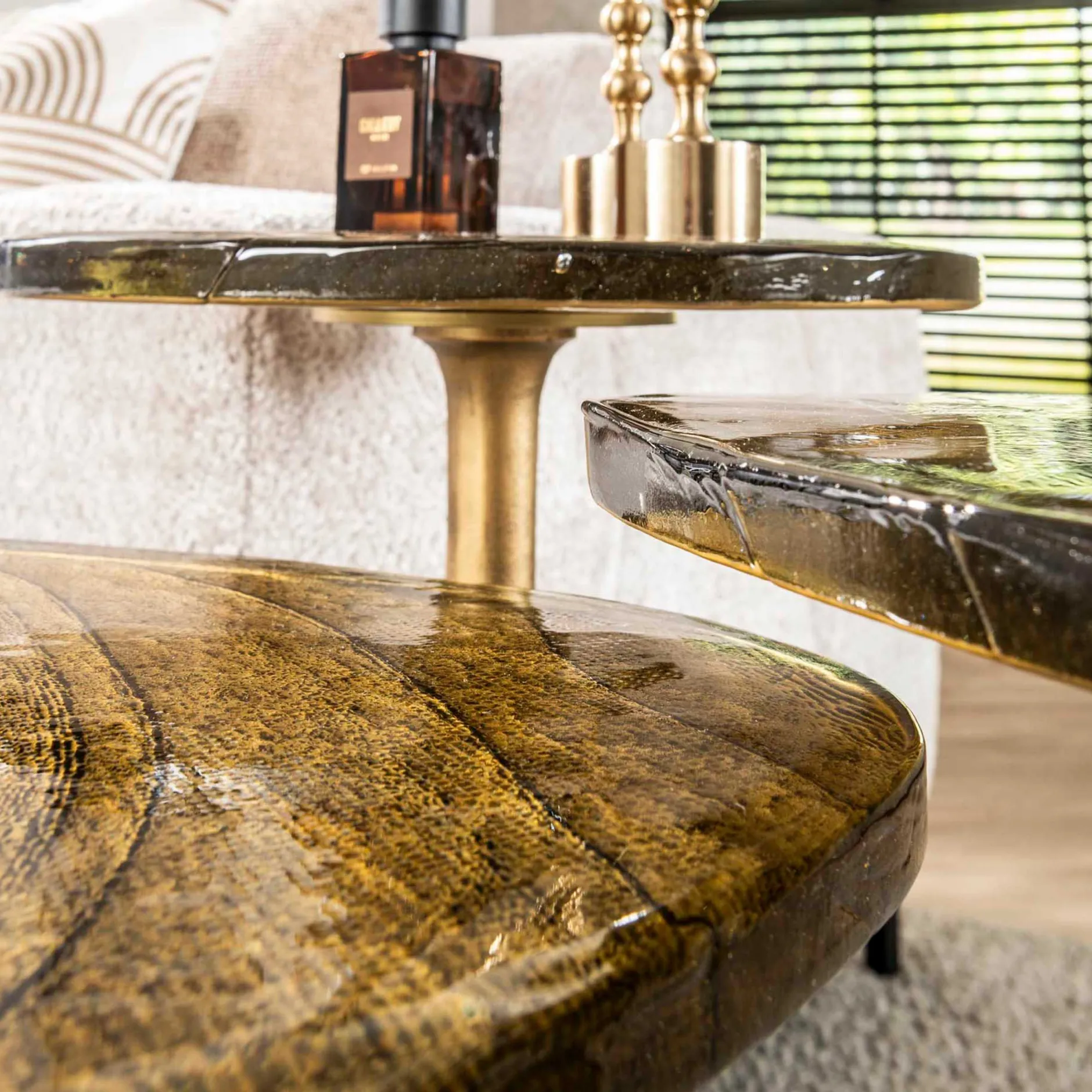 Eclipse M Beistelltisch in Antik Gold