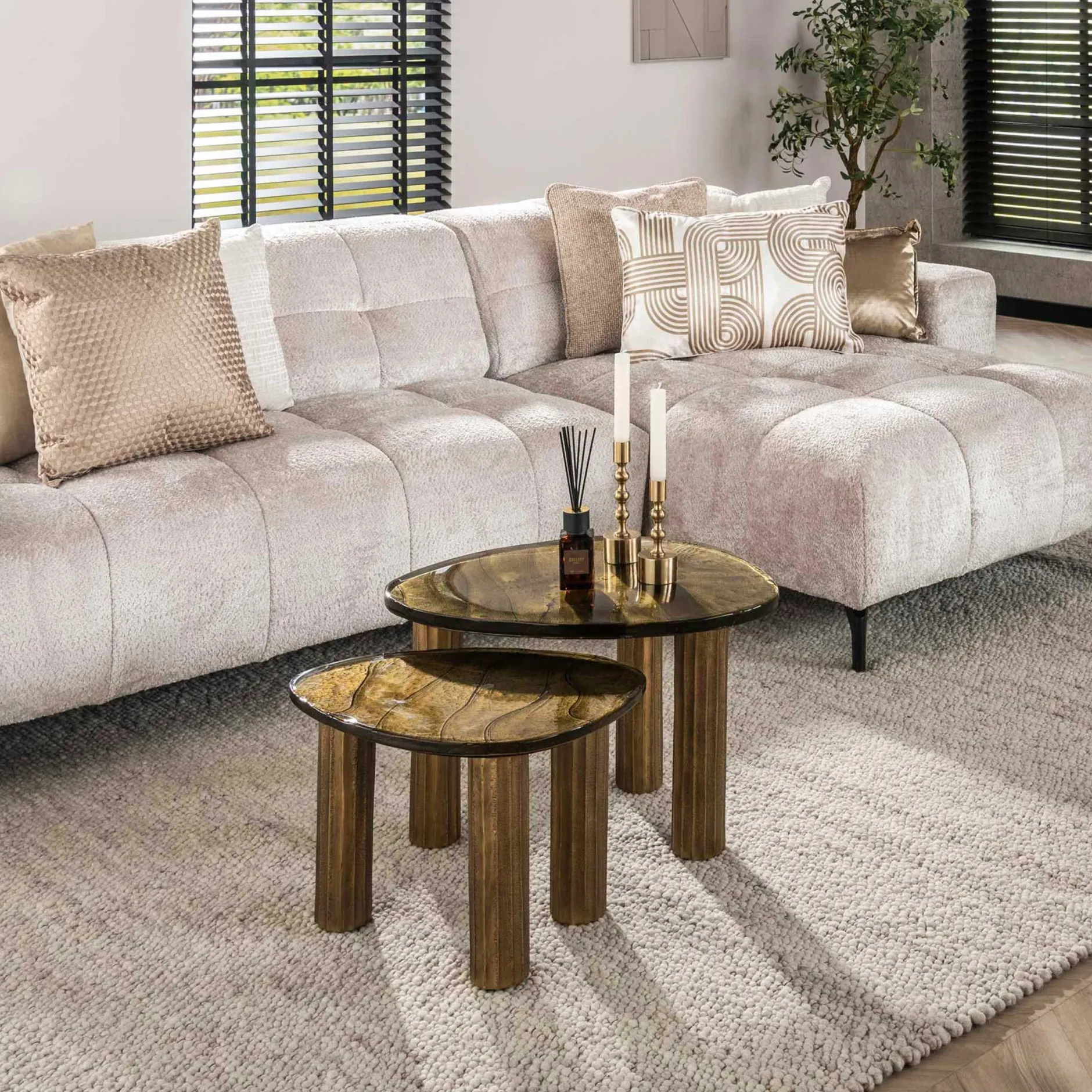 Eclipse M Couchtisch in Antikgold