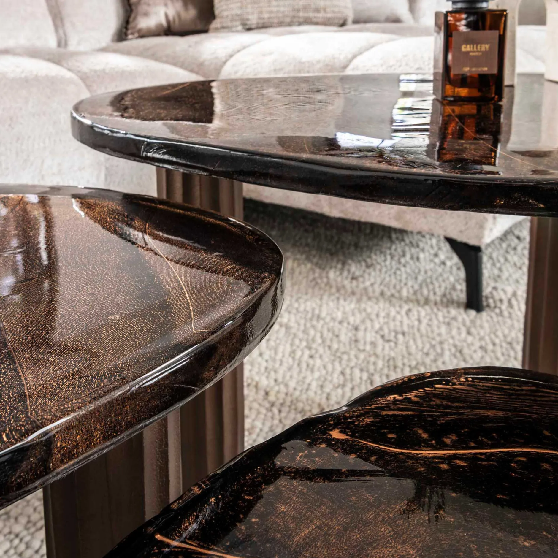 eleganter Eclipse S Couchtisch in Antik-Kupfer
