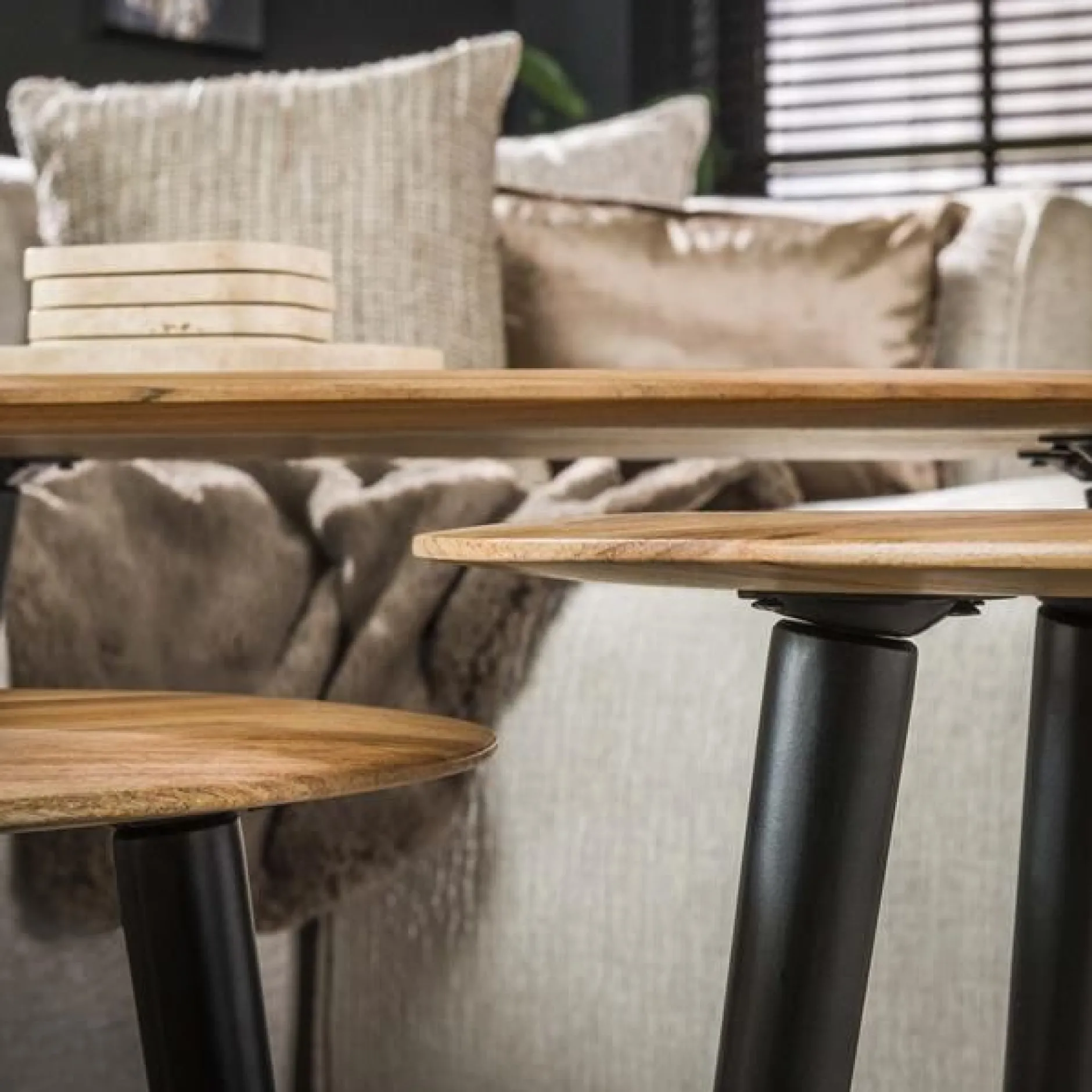 3er-Set Couchtische Auranne Akazie massiv