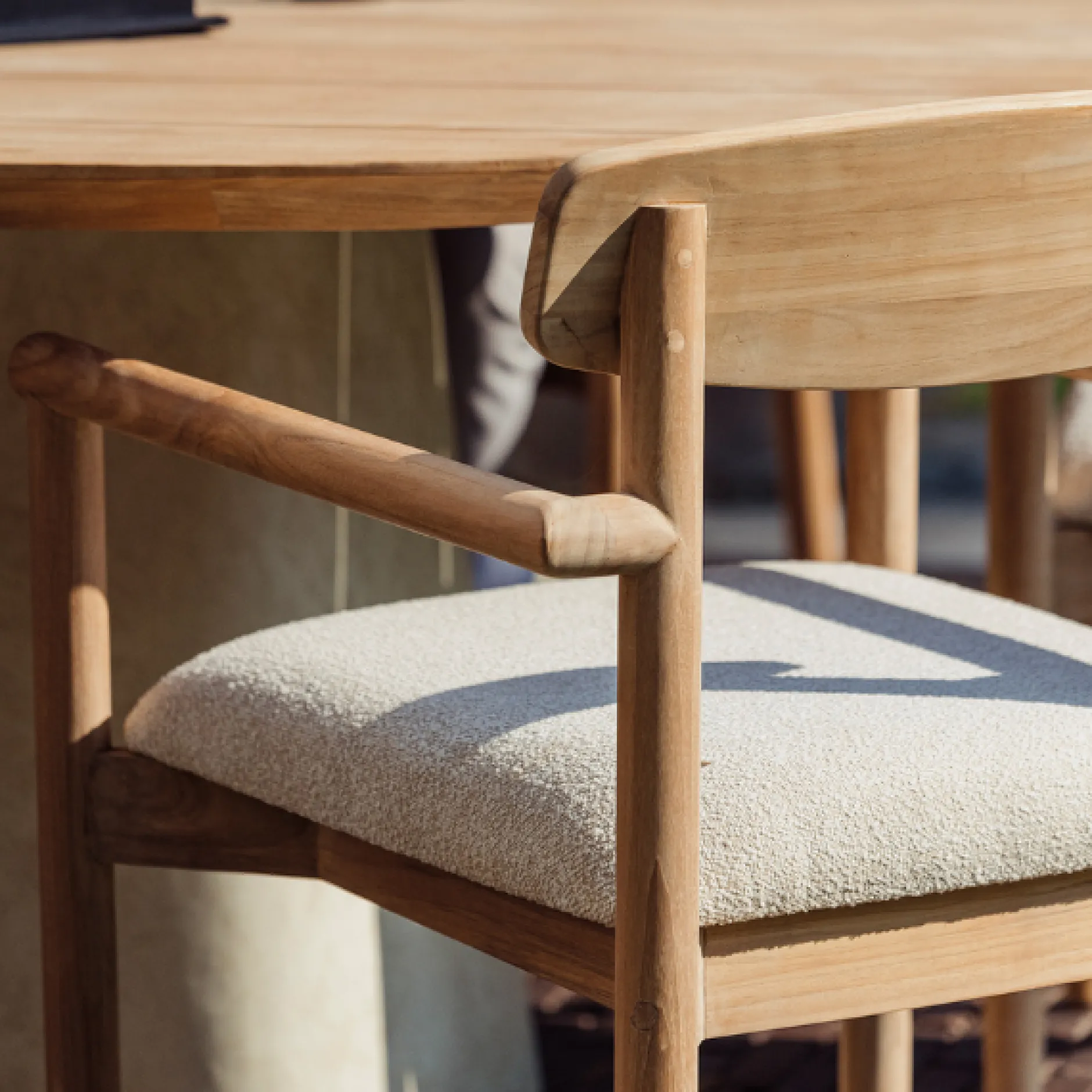 Gartenstuhl Leandro gescova – Teakholz mit Sitzkissen – 56x57x82 cm – Braun