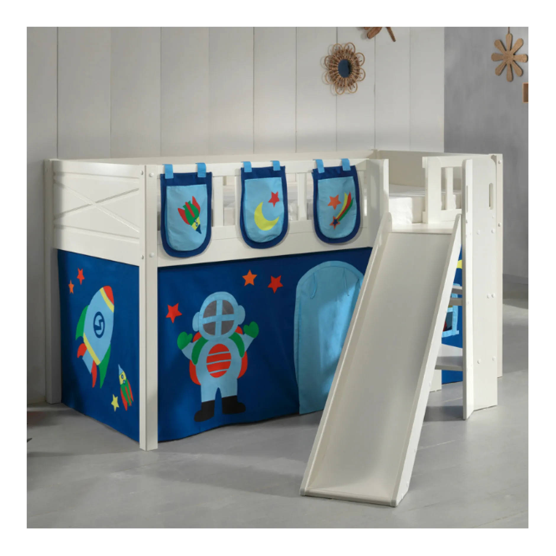 Halbhochbett Scottie 90x200 cm mit Rutsche, Astronautenspielvorhang und 3 Aufbewahrungstaschen-weiß