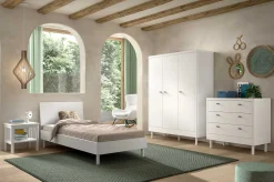 Kinderzimmer Forrest: Nachttisch, Bett 90x200, Kleiderschrank, Kommode - Weißbuche