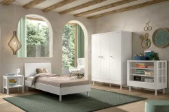 Kinderzimmer Forrest: Nachttisch, Bett 90x200, Kleiderschrank, Regal - Weißbuche