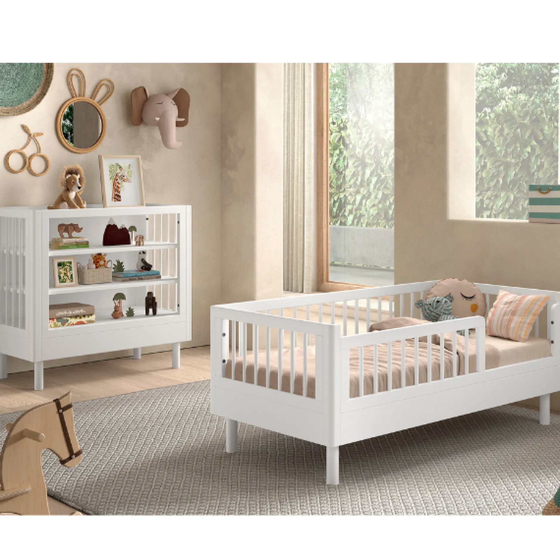 Kleinkindzimmer Forrest: Kleinkindbett 70x140cm, Wickeltisch - Buche weiß