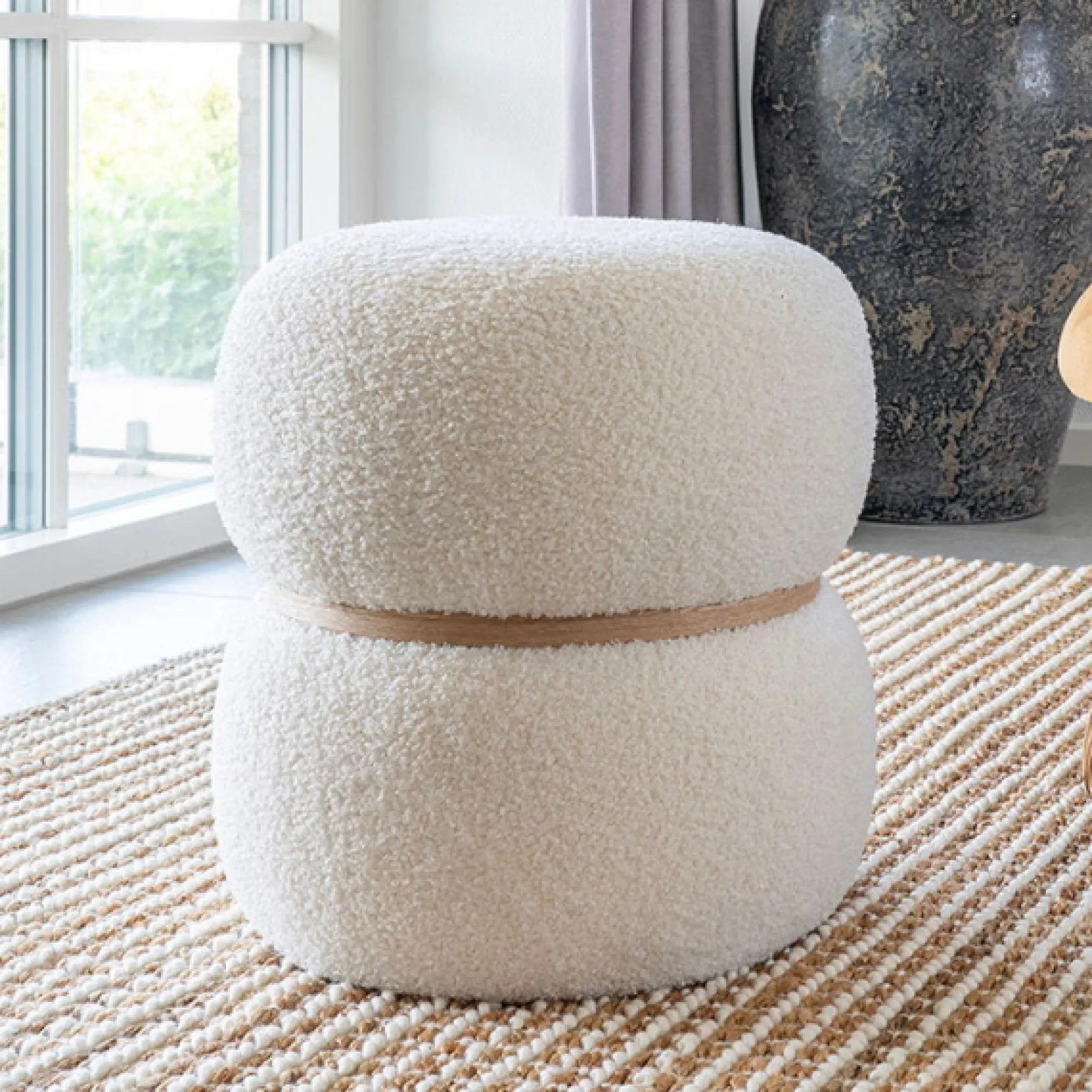 Milford Fußhocker - Ø38x41 cm - weißer Bouclé-Stoff