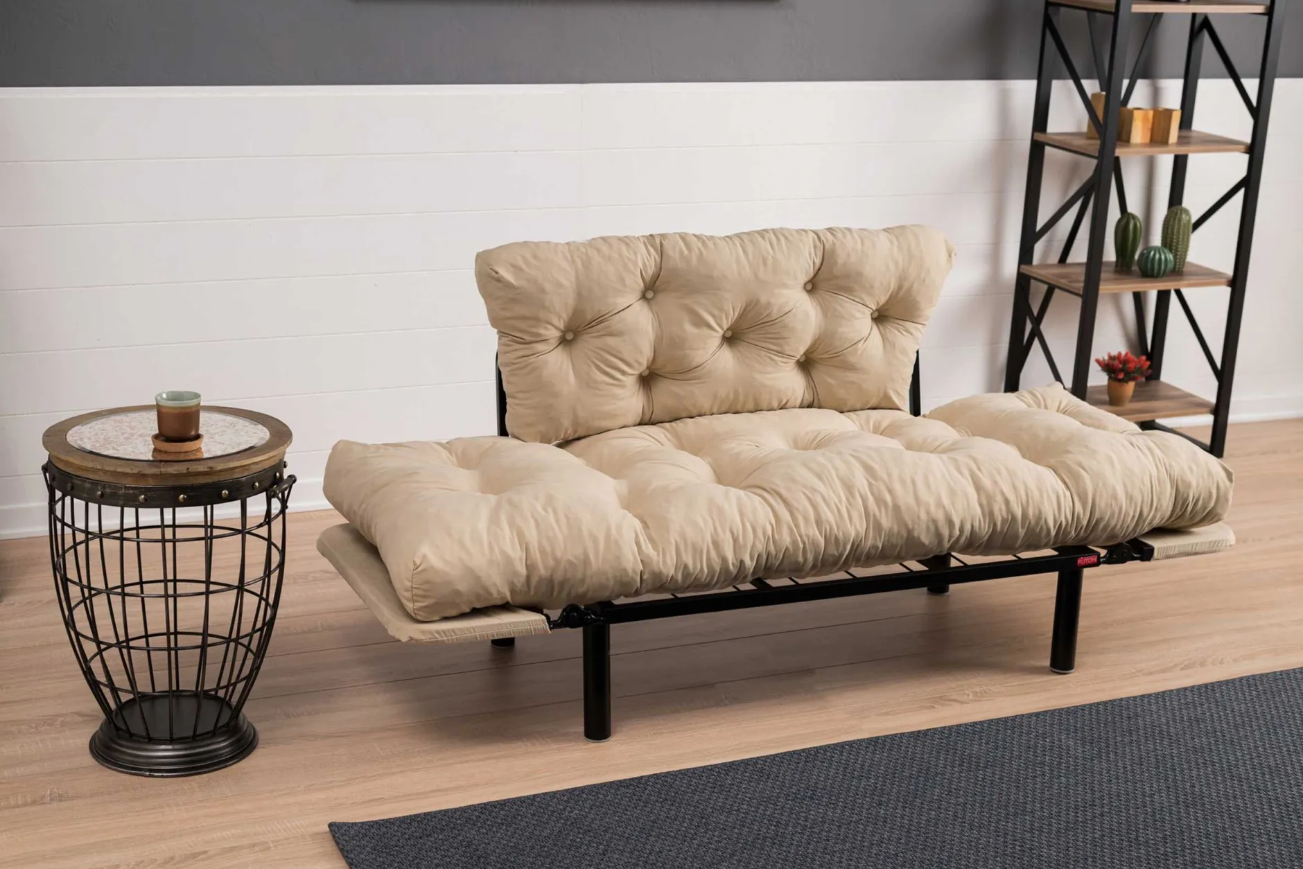 Nitta 2-Sitzer-Schlafsofa | Metallrahmen | Creme