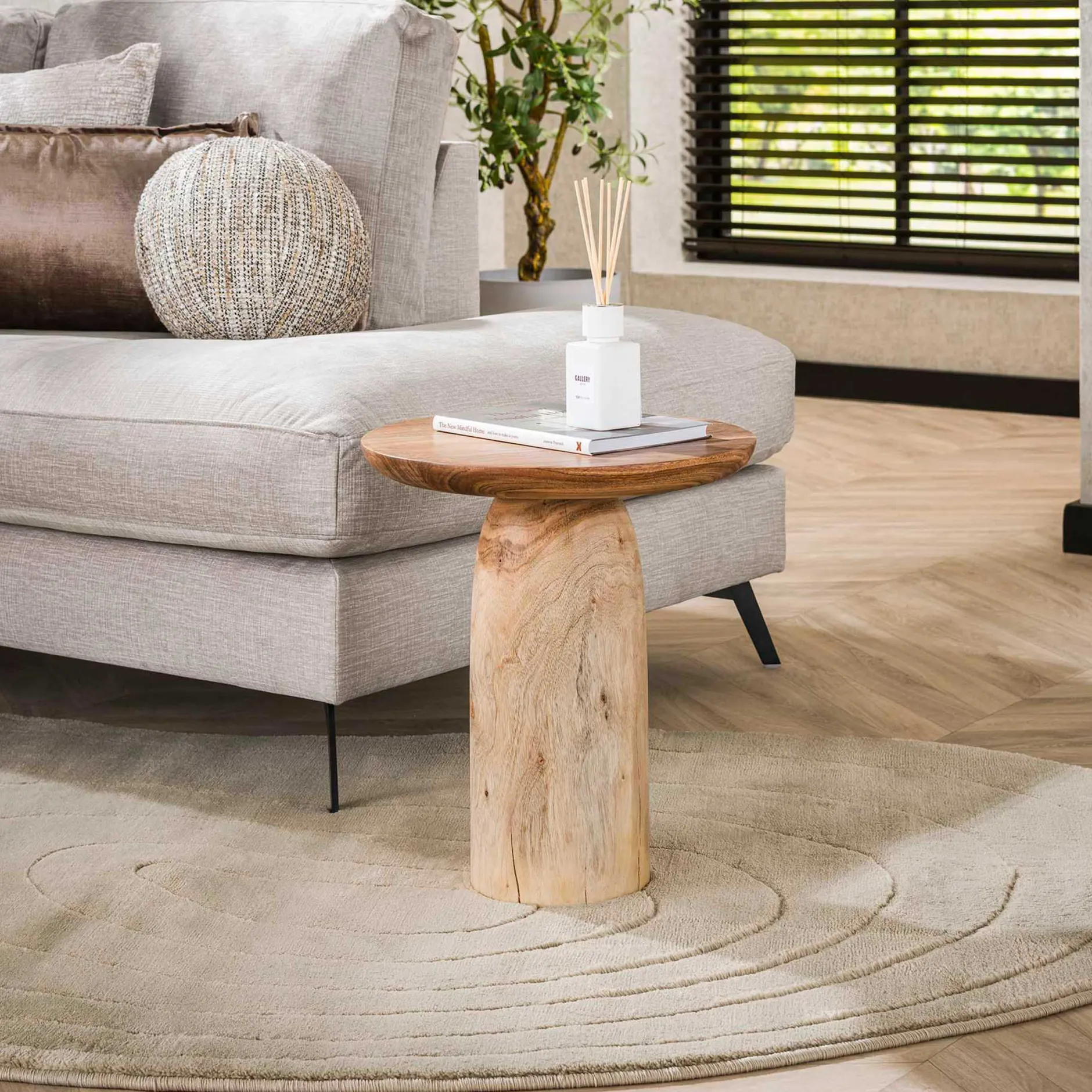 River Solid L Beistelltisch aus Akazie
