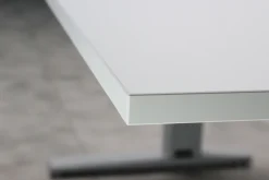Schreibtisch Osmond 160cm mechanisch verstellbar - hellgrau/silber