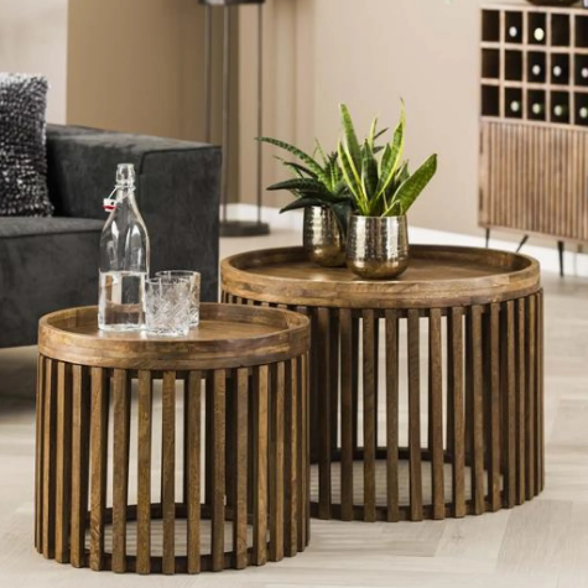 Set aus 2 runden Couchtischen Goma mit Ablage - Mangoholz