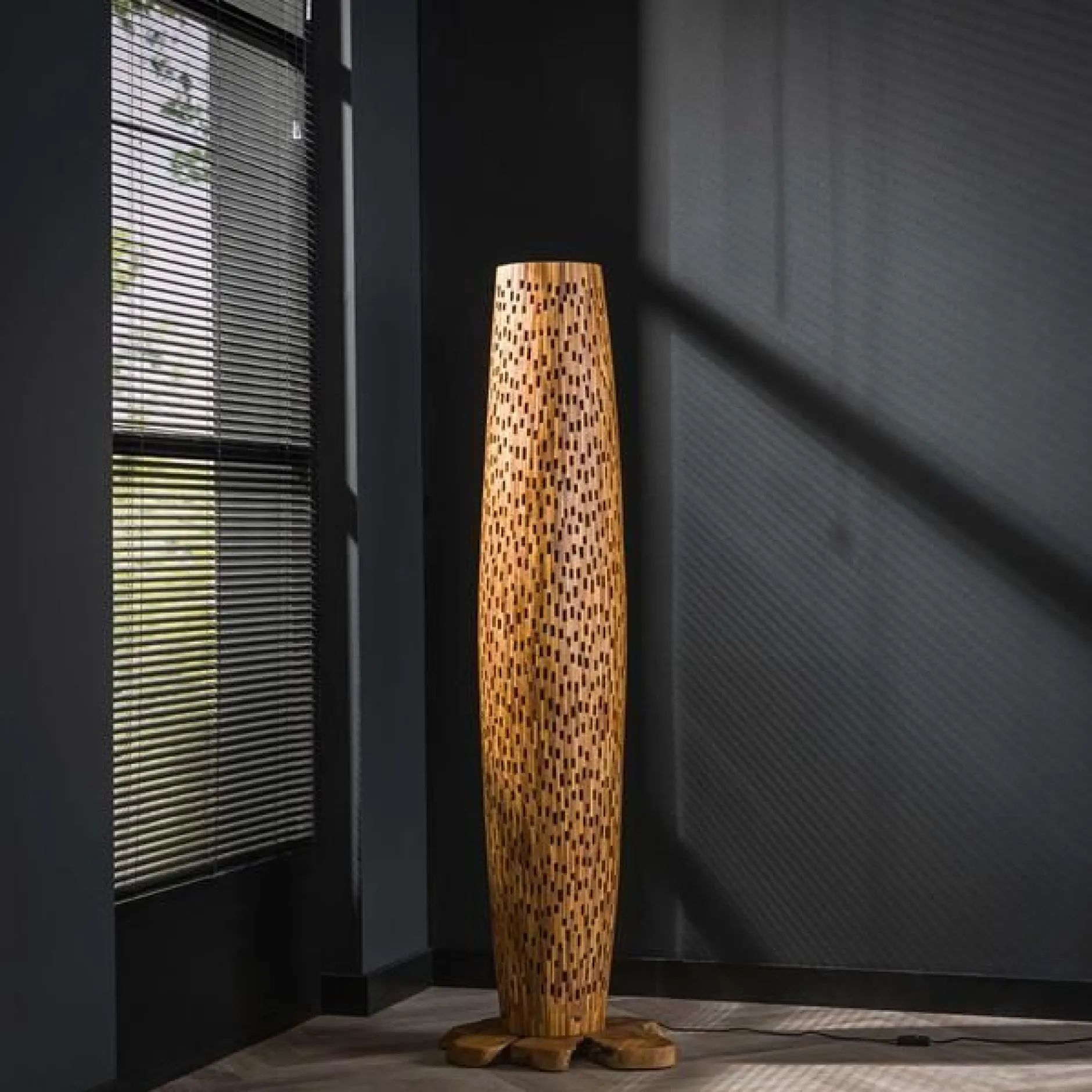 Stefanos Stehlampe 145 cm-recyceltes Teakholz