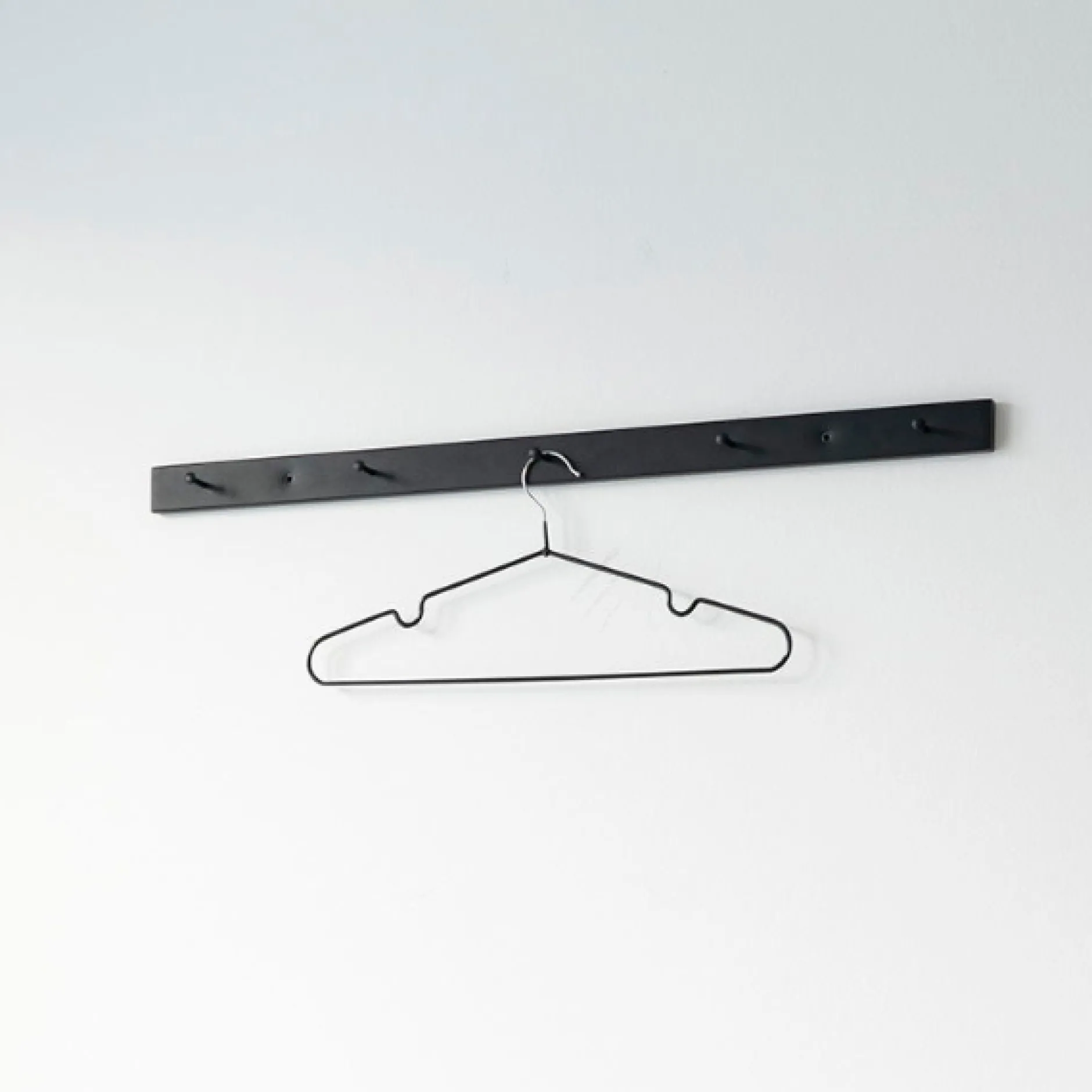 Vita Garderobenständer aus schwarzem Stahl - 70cm Länge