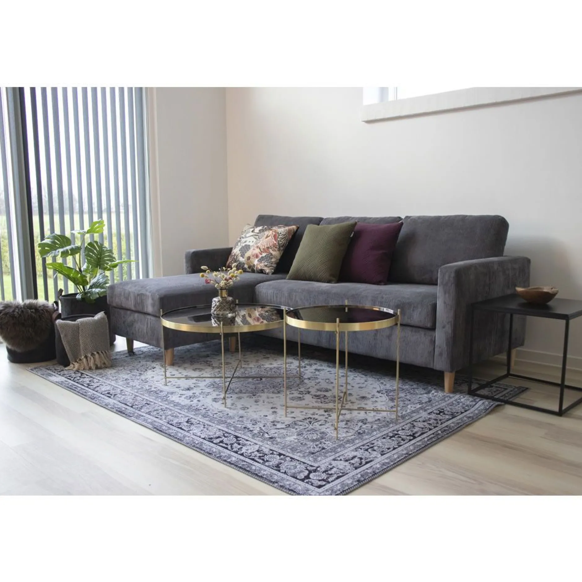 Vita Schwarzer Beistelltisch - 45x45 cm Stahl und Melamin