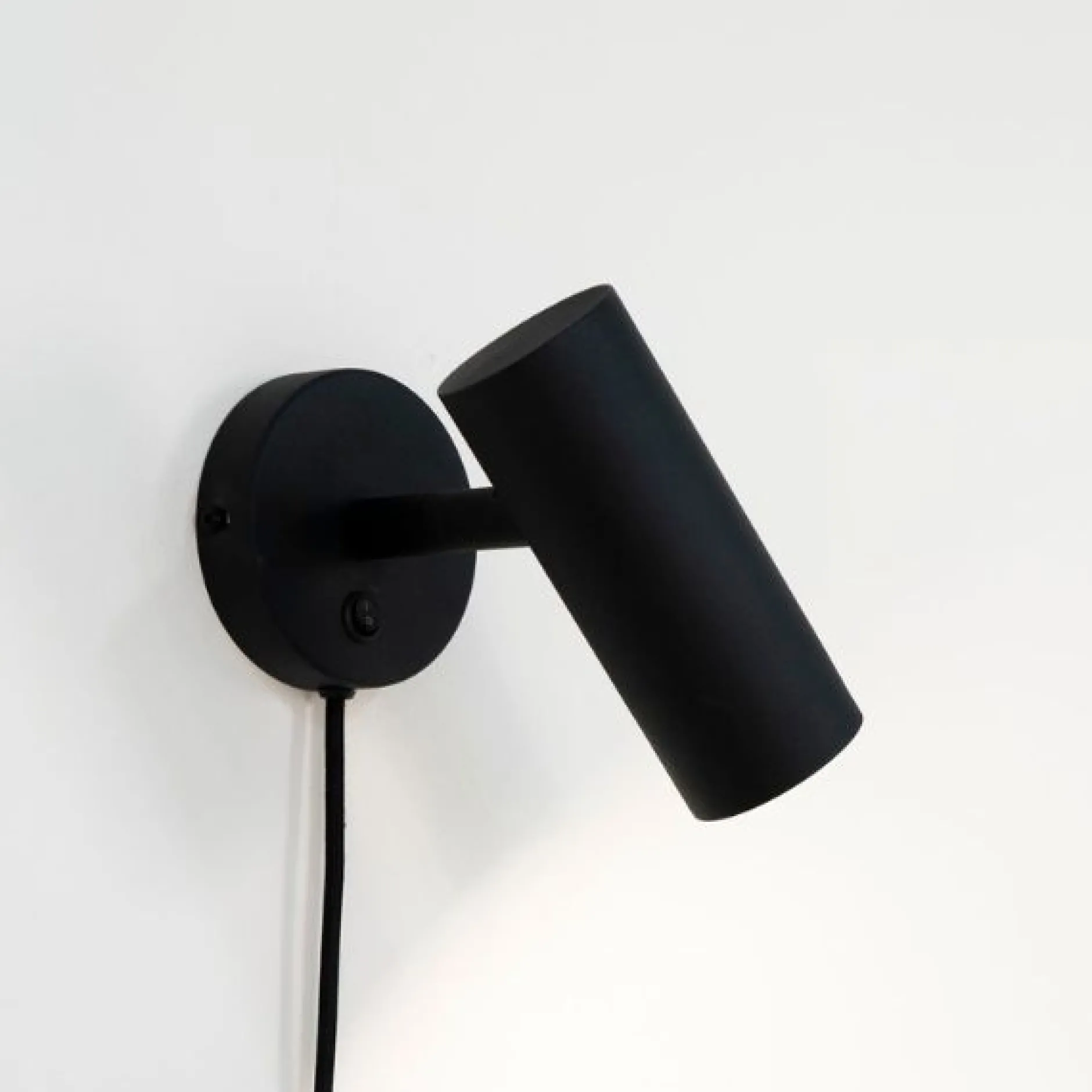Wandleuchte Parisien | 15 x 10 x 22 cm | Schwarz / Metall - 190 cm Schnur