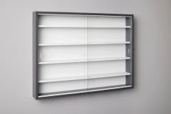 Wandvitrine Collecty | 80 x 9,5 x 60 cm | Farben: Grau und Weiß