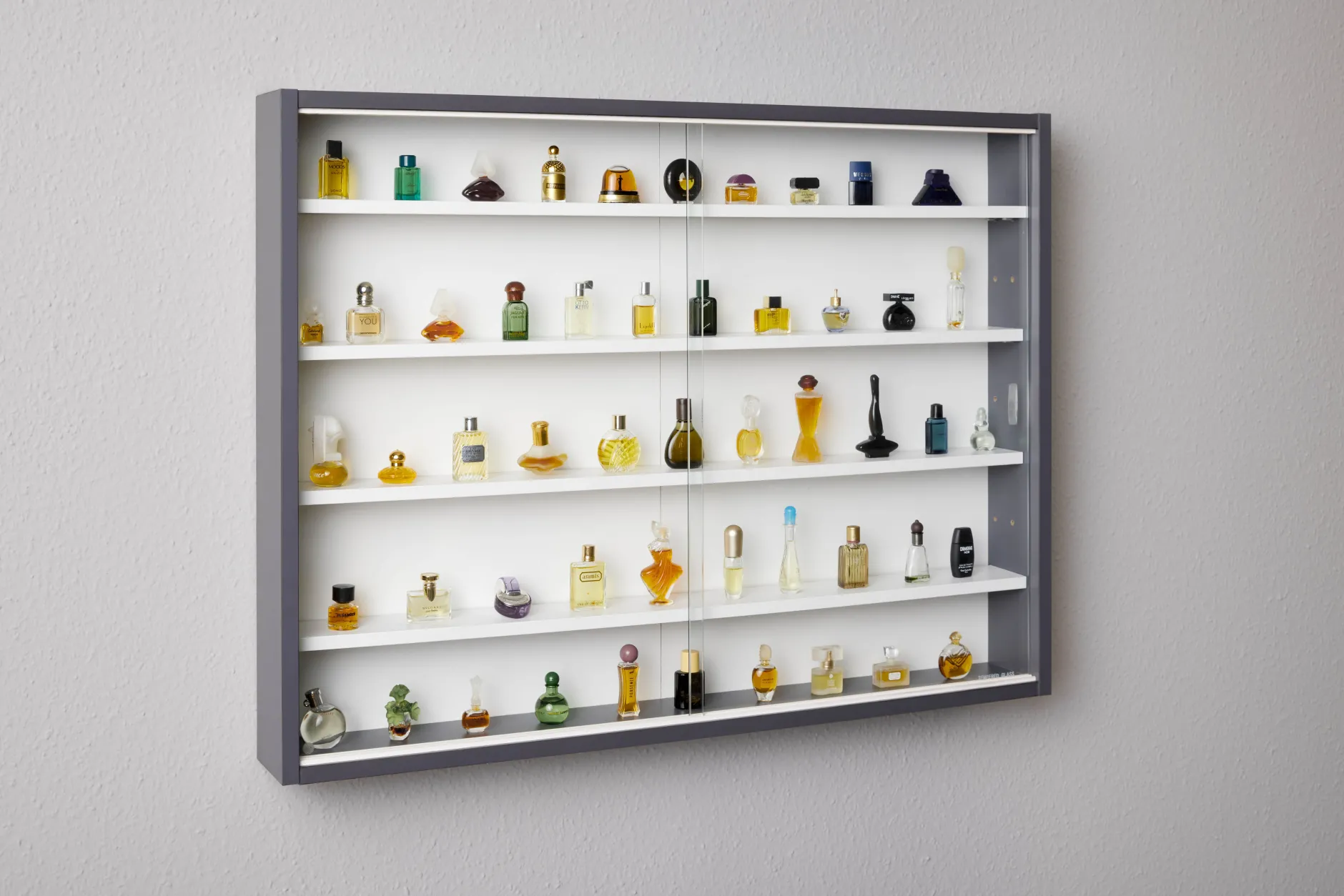 Wandvitrine Collecty | 80 x 9,5 x 60 cm | Farben: Grau und Weiß