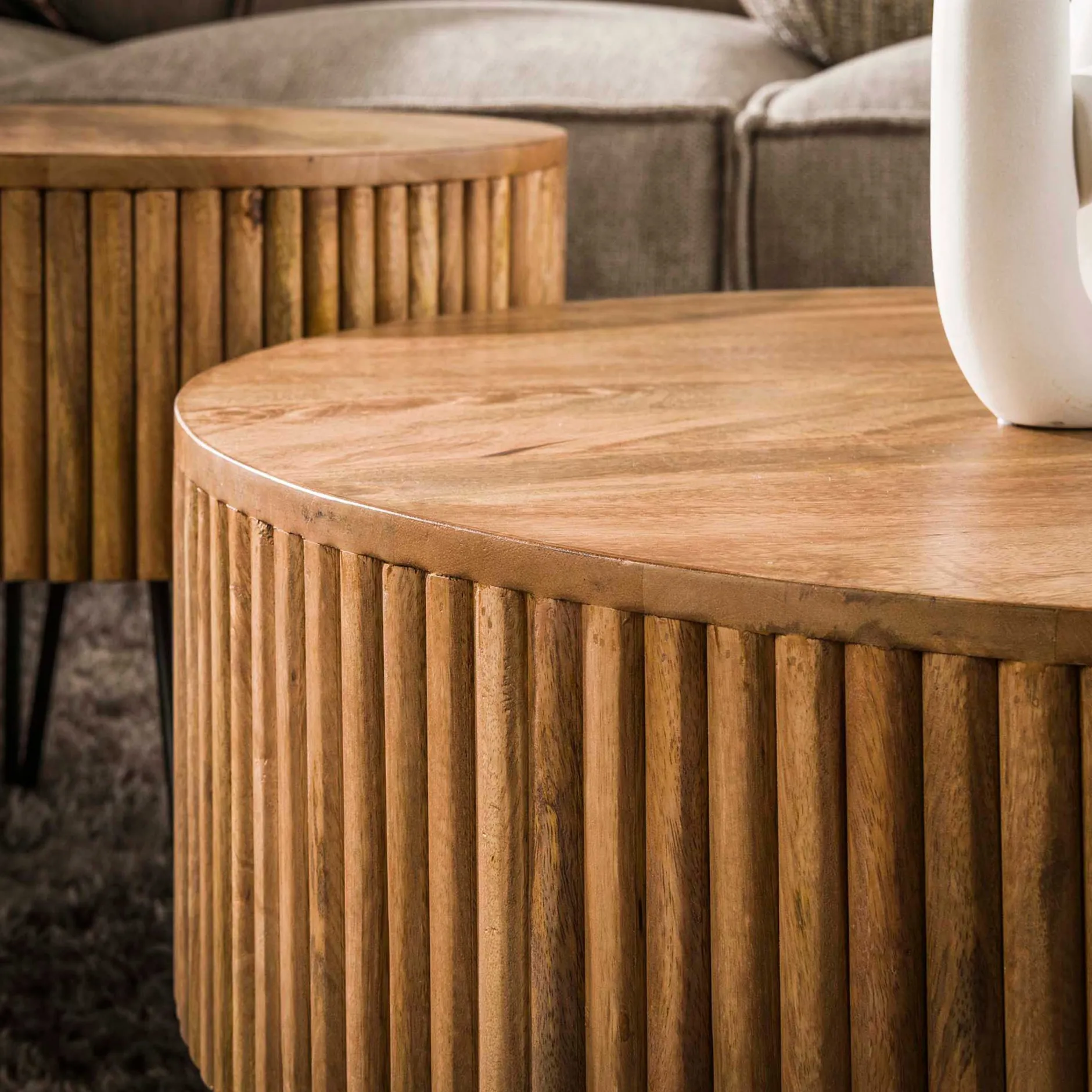 Wave Runde Mangoholz Couchtische Set/2 - Sand Finish